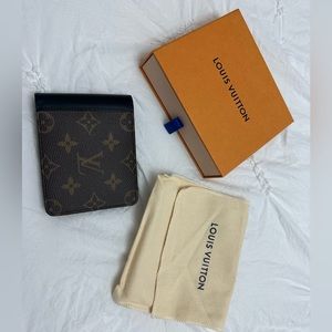 Louis Vuitton multiple wallet
